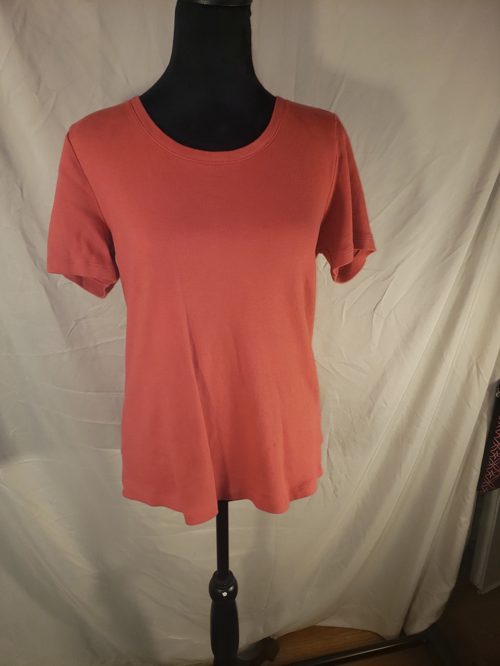 Women's RAG Top Scoop Neck Short Sleeve Tee in Rust - M